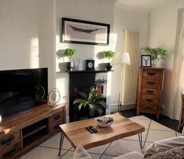 Leigh-on-Sea Apartment | Hill Grove 2 Bedroom Apartment