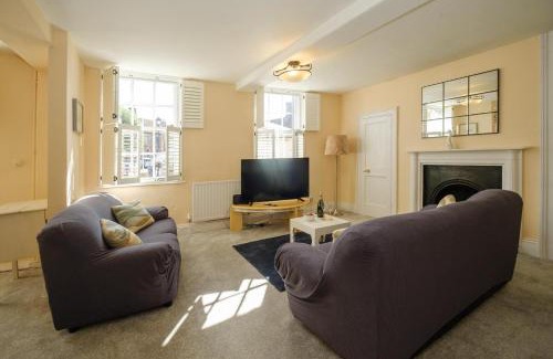 Framlingham House | Hill House Apartment