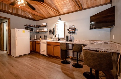 Board Camp Cabin | Hillbilly Hideaway at Wolfpen Gap