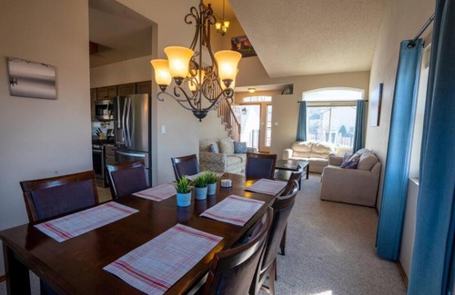 Northeast Colorado Springs House | Hillcrest Chalet - Spa - Firepit - Views - USAFA