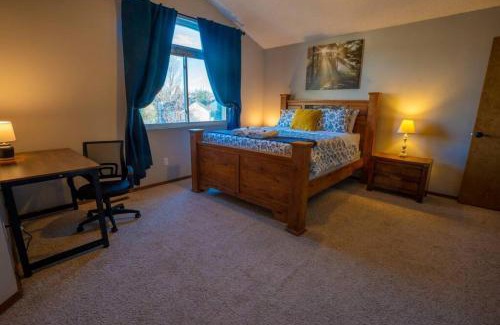 Northeast Colorado Springs House | Hillcrest Chalet - Spa - Firepit - Views - USAFA