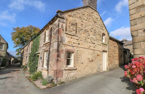 Longnor Cottage | HILLCREST, family friendly, character holiday cottage in Longnor
