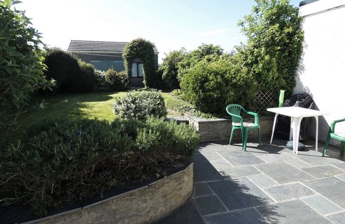 Crynant Cottage | HILLCREST, pet friendly, with open fire in Port Eynon