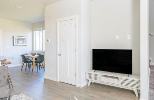 Hillsboro Apartment | Hillsboro 2br close to park restaurants PDX-8