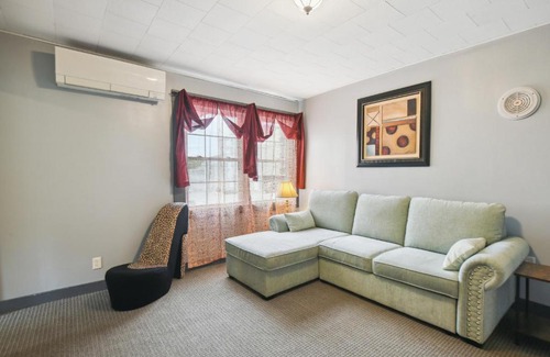 Hillsboro Apartment | Hillsborough Village Retreat Walk to River!