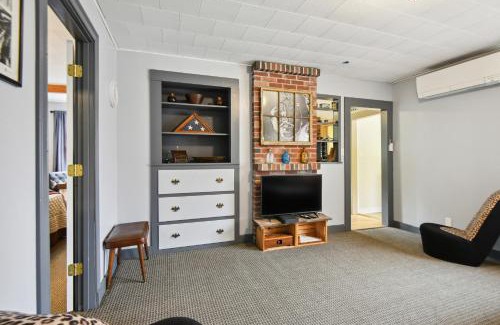 Hillsboro Apartment | Hillsborough Village Retreat Walk to River!