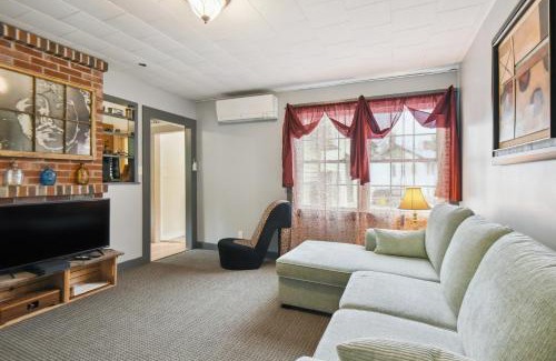 Hillsboro Apartment | Hillsborough Village Retreat Walk to River!