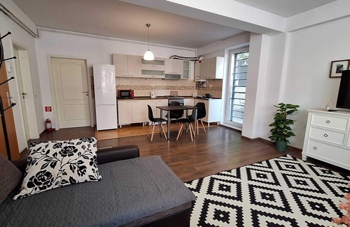 Centrul Vechi Apartment | Hillside Apartment Near City Center – Quiet, Green & Super Central