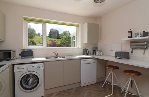 Mangotsfield Cottage | HILLSIDE, family friendly, with a garden in Bishops Cleeve