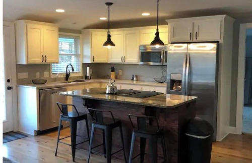 Ridgeway Apartment | Hillside Haven on Lake Wateree- Entire House