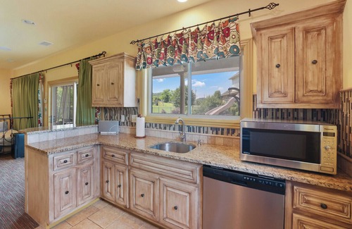 Goodlettsville Apartment | Hillside Hideaway - Pool + Great Amenities Close to Nashville