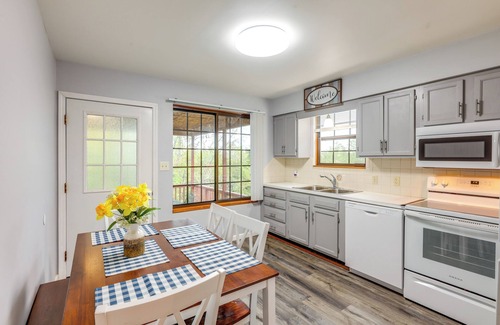 Williamstown House | Hillside Home 5 Mi to the Ark in Williamstown!