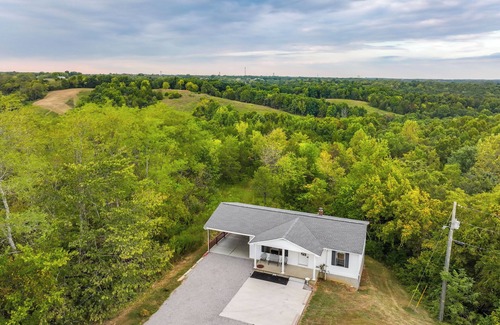 Williamstown House | Hillside Home 5 Mi to the Ark in Williamstown!