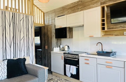 Rhayader Cottage | Hillside Lodge - Cabin sleeping 6 guests in 1 bedroom