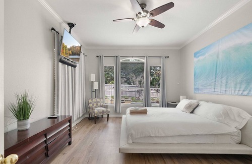 Village At Western Oaks House | Hillside Tropical Retreat - relax, work, and live pure