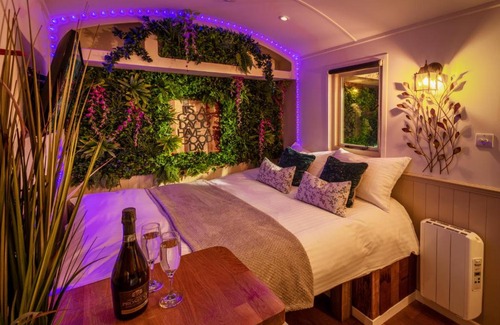 Wichenford Other | Hillside View Shepherds Hut - Ockeridge Rural Retreats