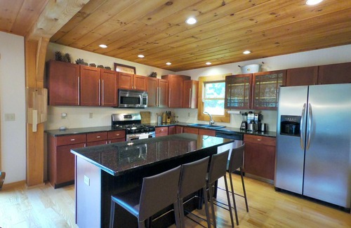 Hensonville Ski Chalet | Hilltop Family Escape - 5BR 5BA - Hot Tub & Mountain Views - 4 min. to slopes