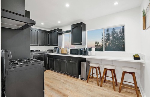 Los Angeles House | Hilltop Heart of LA w/EV Charger