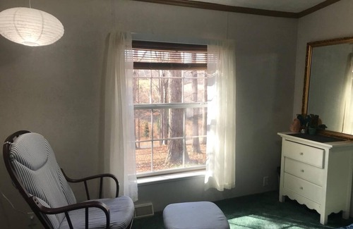 Eddyville House | Hilltop Hideaway for family fun