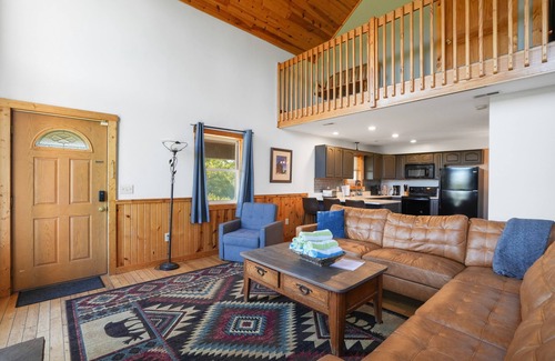 McArthur Cabin | Hilltop Hideaway | Hocking Hills