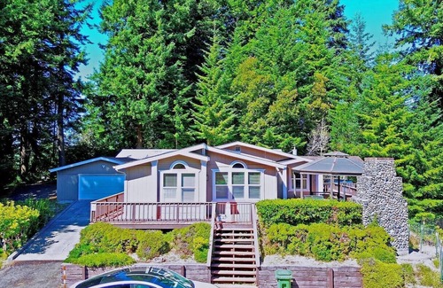 Lakeside House | Hilltop House Lakefront With Lakeviews