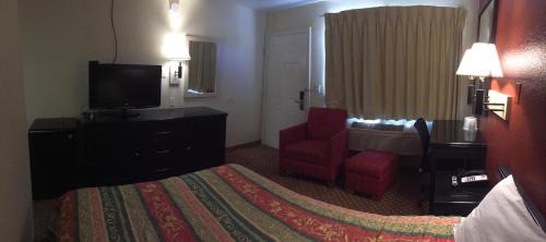 Victorville Hotel | Hilltop Inn & Suites