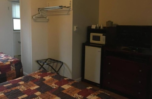 Montello Hotel | Hilltop Motel