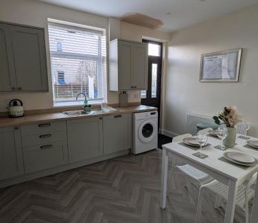 Halifax House | Hilltop Retreat at Banktop