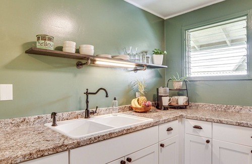 Hilo Apartment | Hilo Apartment w/Lanai - 2 Mi to Beaches!