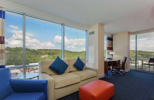 Downtown Branson Hotel | Hilton Branson Convention Center