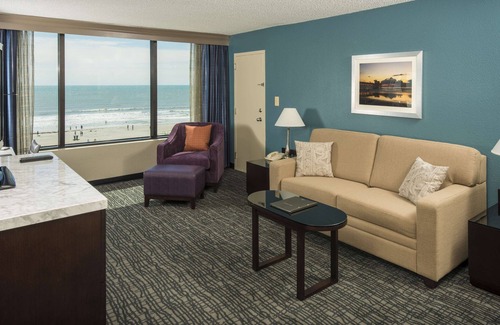 Cocoa Beach Hotel | Hilton Cocoa Beach Oceanfront