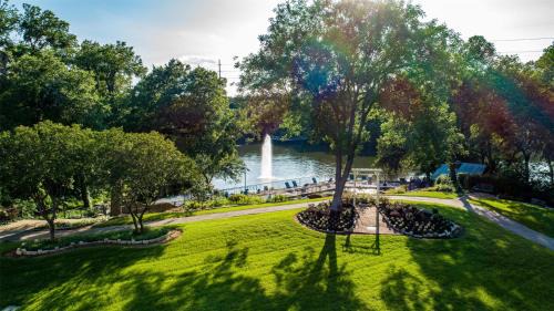 Grapevine Hotel | Hilton DFW Lakes Executive Conference Center