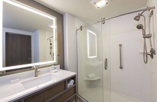 East Beltline Hotel | Hilton Garden Inn Grand Rapids East
