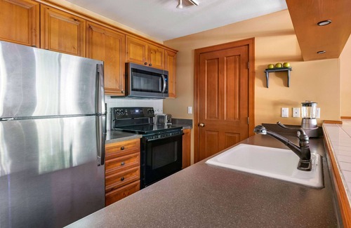 Blackcomb Hotel | Hilton Grand Vacations Club Whistler