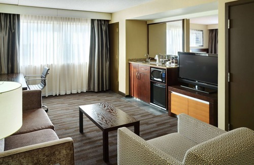 Winnipeg Hotel | Hilton Winnipeg Airport Suites