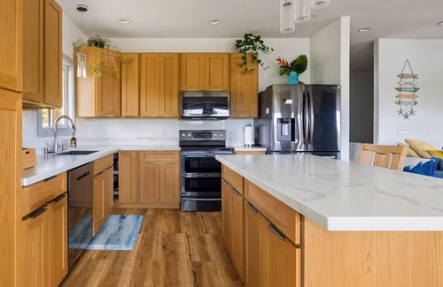 Punaluu House | "Hina Hideaway", Views, AC, Walkable to Beach