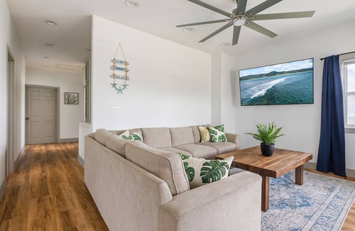 Punaluu House | "Hina Hideaway", Views, AC, Walkable to Beach