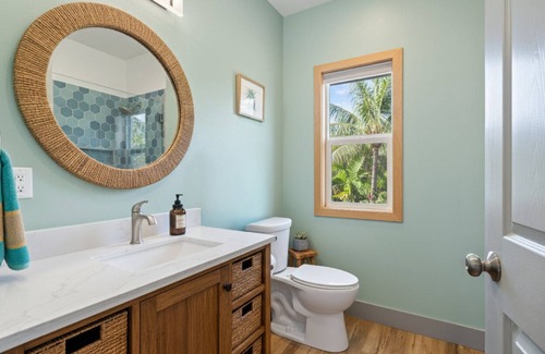 Punaluu House | "Hina Hideaway", Views, AC, Walkable to Beach