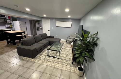 Suitland Apartment | Hinden Osais 5 mins from DC