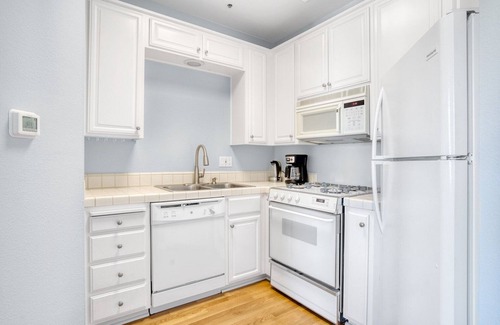 Los Gatos Apartment | Hip Los Gatos 1BR, walk to shops, 10 min drive to Netflix, by Blueground
