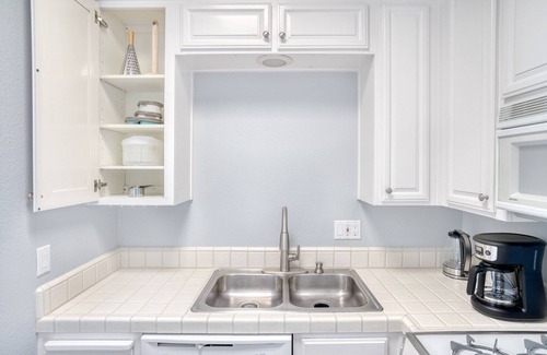 Los Gatos Apartment | Hip Los Gatos 1BR, walk to shops, 10 min drive to Netflix, by Blueground