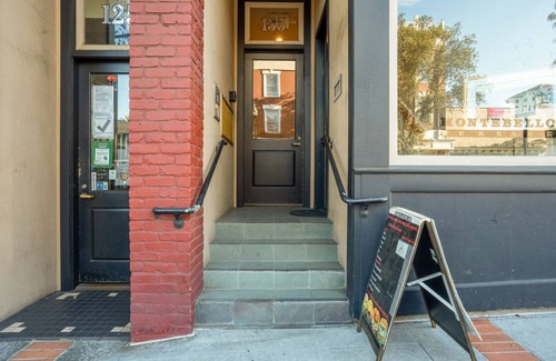 Los Gatos Apartment | Hip Los Gatos 1BR, walk to shops, 10 min drive to Netflix, by Blueground