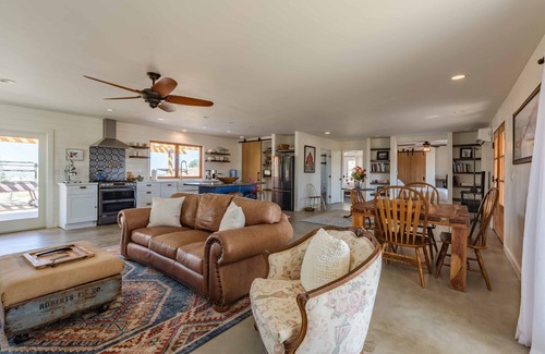 Paso Robles House | Hip Renovated Ranch w/Awesome Views, Fire Pit, BBQ & Great Entertainment Space.