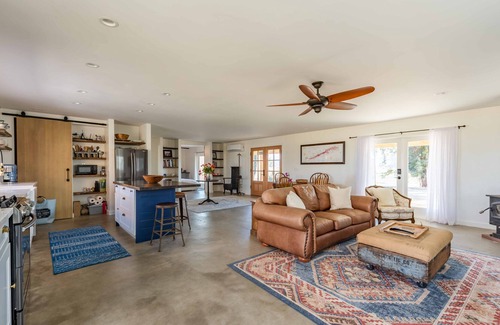 Paso Robles House | Hip Renovated Ranch w/Awesome Views, Fire Pit, BBQ & Great Entertainment Space.