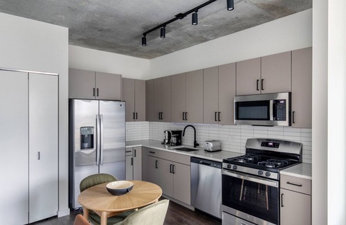 Killgubbin Apartment | Hip River North 1BR w/Gym, Sky Terrace & Yoga Studio, by Blueground