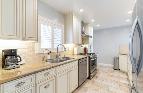 Willow Glen House | Hip San Jose 4BR w/Yard & A/C, nr Trails & Parks, by Blueground