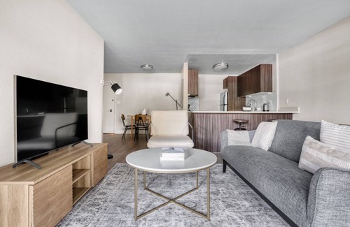 Sunnyvale West Apartment | Hip Sunnyvale 1BR w/W/D, Gym & Pool, 10 min to FB & Google, by Blueground