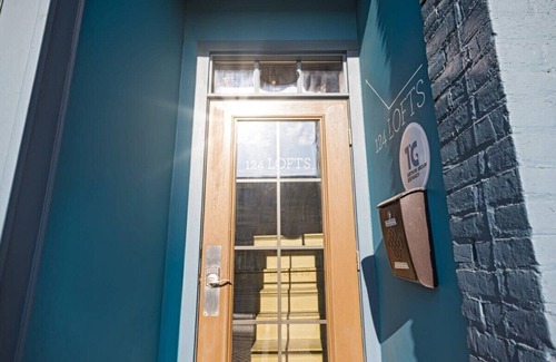 West Dundee Apartment | Hip Urban Loft-Small Town Charm - 124 LOFTS #3