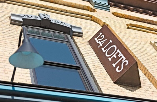 West Dundee Apartment | Hip Urban Loft-Small Town Charm - 124 LOFTS #3