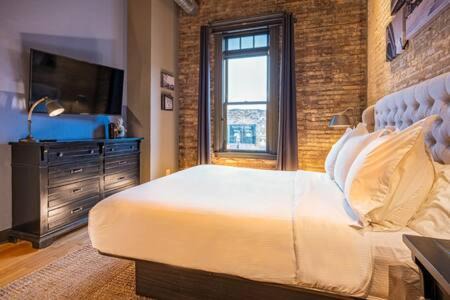 West Dundee Apartment | Hip Urban Loft-Small Town Charm-124 LOFTS #2